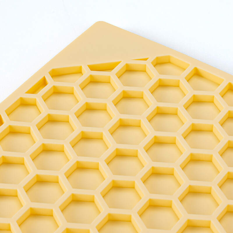 Yellow Honeycomb Lick Mat for Dogs & Cats (20x20cm) - Image 7